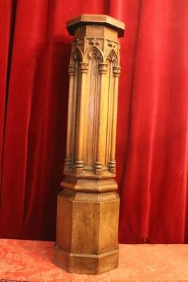 Pedestal style Gothic - style en Oak wood, Belgium 19th century