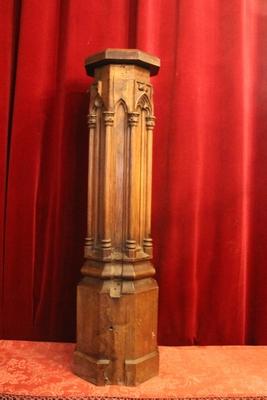 Pedestal style Gothic - style en Oak wood, Belgium 19th century