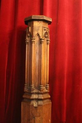 Pedestal style Gothic - style en Oak wood, Belgium 19th century