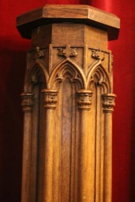 Pedestal style Gothic - style en Oak wood, Belgium 19th century