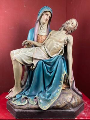 Pieta style Gothic - style en Plaster polychrome, Belgium 19 th century ( Anno 1890 )