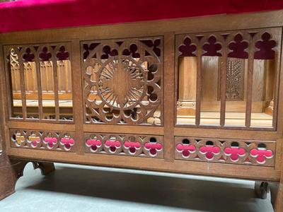 Prayer Bench  style Gothic - style en Oak Wood / Red Velvet, Belgium 19 th century