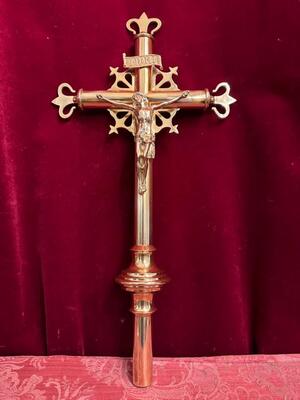 Processional Cross style Gothic - Style en Brass / Bronze / Polished and Varnished, Belgium  19 th century ( Anno 1885 )