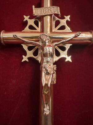 Processional Cross style Gothic - Style en Brass / Bronze / Polished and Varnished, Belgium  19 th century ( Anno 1885 )