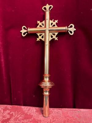 Processional Cross style Gothic - Style en Brass / Bronze / Polished and Varnished, Belgium  19 th century ( Anno 1885 )