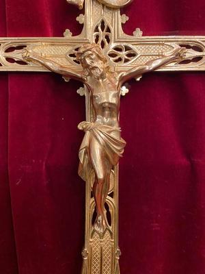 Processional Cross  style Gothic - style en Bronze / Polished and Varnished, France 19 th century ( Anno 1850 )