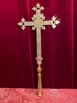 Processional Cross  style Gothic - style en Brass / Bronze / Polished and Varnished, France 19 th century ( Anno 1890 )