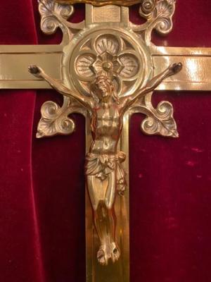 Processional Cross  style Gothic - style en Brass / Bronze / Polished and Varnished, France 19 th century ( Anno 1890 )