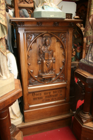 1 Gothic - Style Pulpit