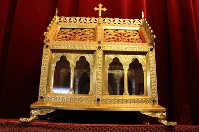 Reliquary style Gothic - style en Bronze / Polished and Varnished / Stones, Paris France 19th century ( anno 1890 )