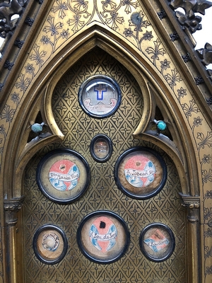 Reliquary style Gothic - style en Bronze Hand Painted / Stones, Belgium 19th century ( anno 1870 )