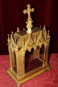 Reliquary style Gothic - style en Bronze / Gilt, France 19th century