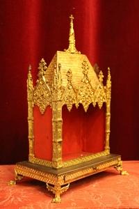 Reliquary style Gothic - style en Brass / Bronze / Gilt, France 19th century