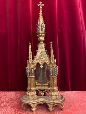 Reliquary style Gothic - style en Bronze / Gilt / Glass, France 19 th century ( Anno 1865 )