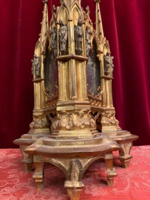 Reliquary style Gothic - style en Bronze / Gilt / Glass, France 19 th century ( Anno 1865 )