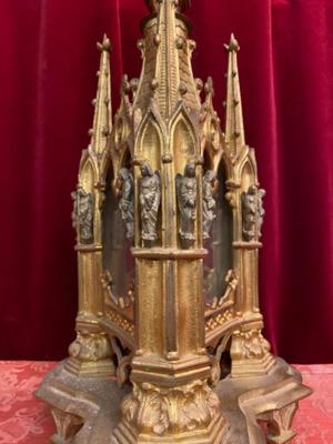 Reliquary style Gothic - style en Bronze / Gilt / Glass, France 19 th century ( Anno 1865 )