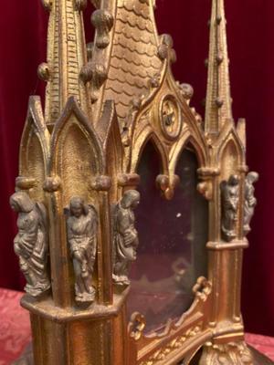 Reliquary style Gothic - style en Bronze / Gilt / Glass, France 19 th century ( Anno 1865 )