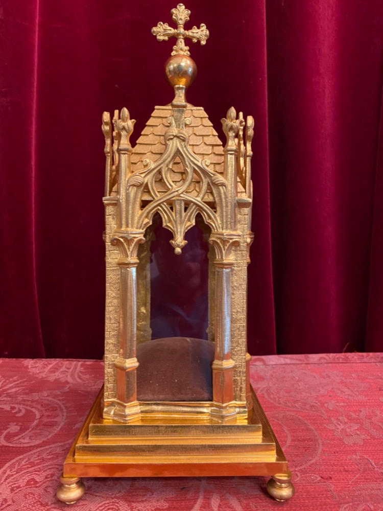 1 Gothic - style Reliquary