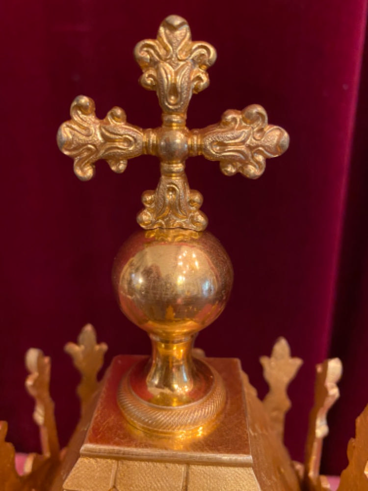 1 Gothic - style Reliquary