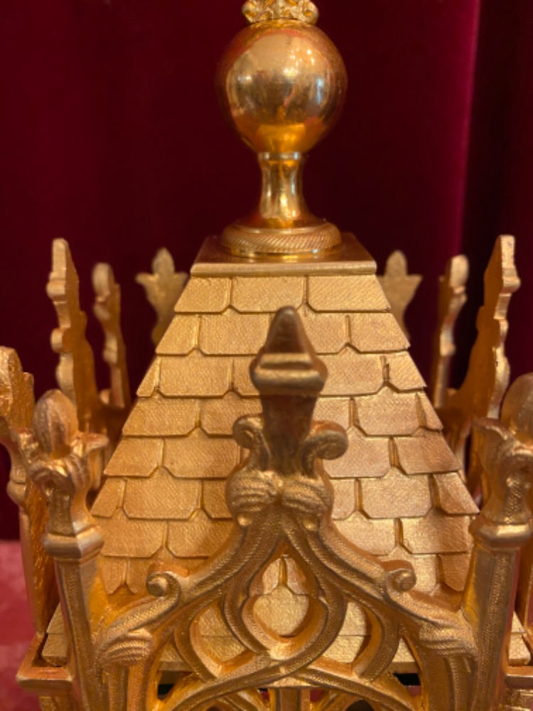 1 Gothic - style Reliquary