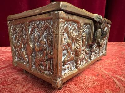 Reliquary - Box style Gothic - Style en Bronze Gilt, Italy  19 th century