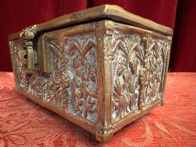 Reliquary - Box style Gothic - Style en Bronze Gilt, Italy  19 th century