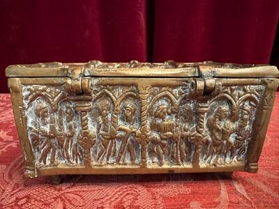 Reliquary - Box style Gothic - Style en Bronze Gilt, Italy  19 th century