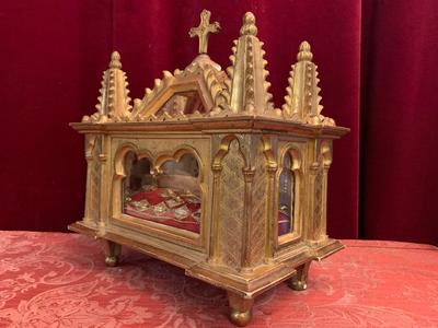 Reliquary Containing Large Bone Of Pius Pope Martyr Multiple Relics Around style Gothic - style en Wood / Gilt / Glass, France 19 th century ( Anno 1875 )