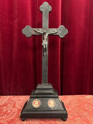 1 Gothic - Style Reliquary - Cross Relics :Relics Ex Ossibus : St. Augustinus / St. Adriani. Ex Ossibus St. Monica / St. Petronilla. Ex Ossibus St. Leonardus. Ex Ossibus ?