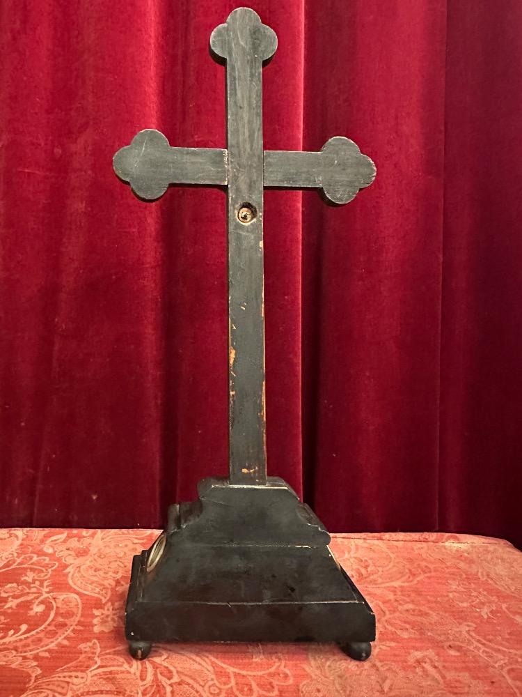 1 Gothic - Style Reliquary - Cross Relics :Relics Ex Ossibus : St. Augustinus / St. Adriani. Ex Ossibus St. Monica / St. Petronilla. Ex Ossibus St. Leonardus. Ex Ossibus ?