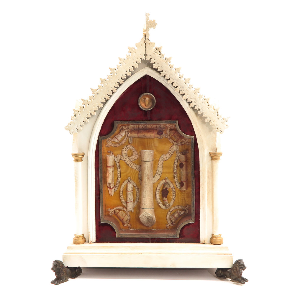 1 Gothic - style Reliquary Extreme Unique Containing Multiple Ex Ossibus Relics. Large Bones Of St. Ursula. St. Maximin. 18 Theca.