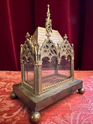 Reliquary - Relic  style Gothic - Style en Brass / Bronze / Glass, France 19 th century ( Anno 1890 )