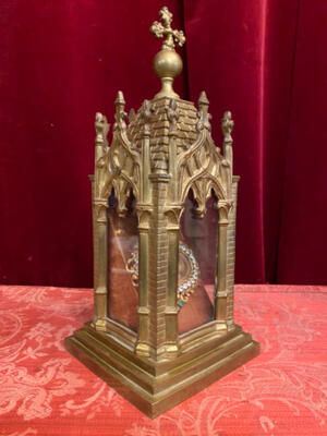 Reliquary - Relic Ex Ossibus: St. Edmundi - Bishop (Mid-Feet-Bone) With Original Document style Gothic - style en Brass / Bronze / Glass / Originally Sealed / Stones, France 19 th century ( Anno 1873 )