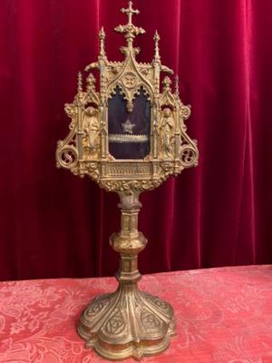 Reliquary - Relic St. Valerien style Gothic - style en Bronze / Gilt / Glass, France 19 th century ( Anno 1865 )