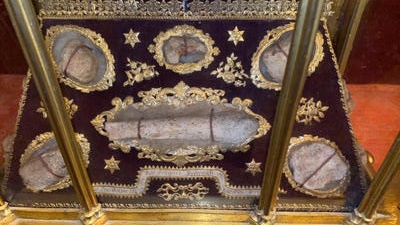 Reliquary - Relics Ex Ossibus St. Gregorius Priest. St. Citus Deacon. St. Brose Priest. With Original Documents style Gothic - style en Brass / Bronze / Gilt / Stones / Glass, France 19 th century ( Anno 1855 )