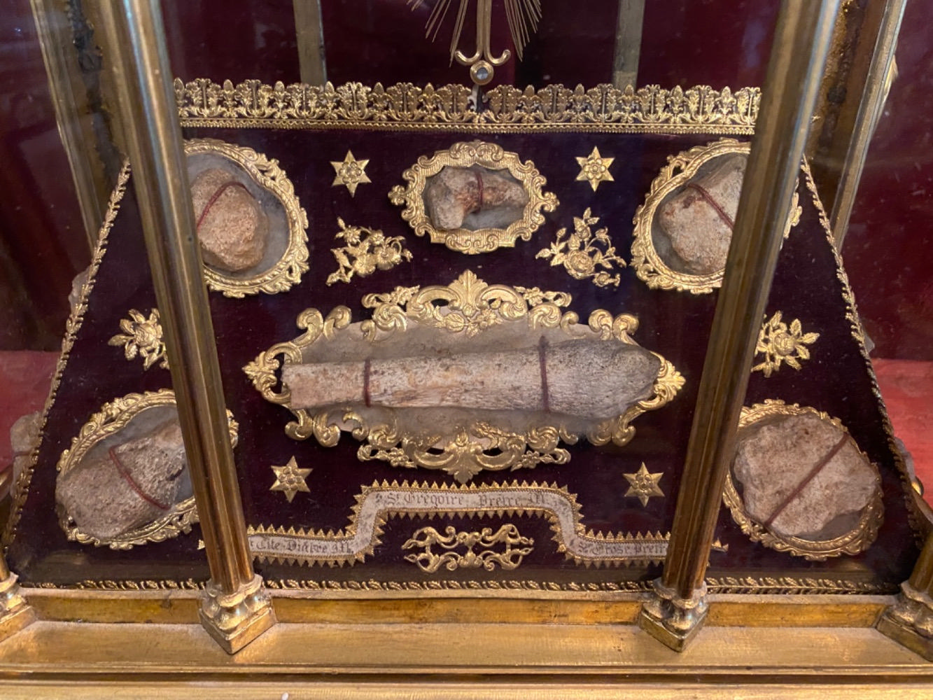 1 Gothic - style Reliquary - Relics Ex Ossibus St. Gregorius Priest. St. Citus Deacon. St. Brose Priest. With Original Documents