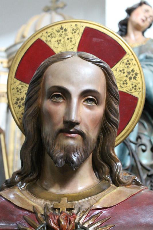 1 Gothic - style Sacred Heart Statue