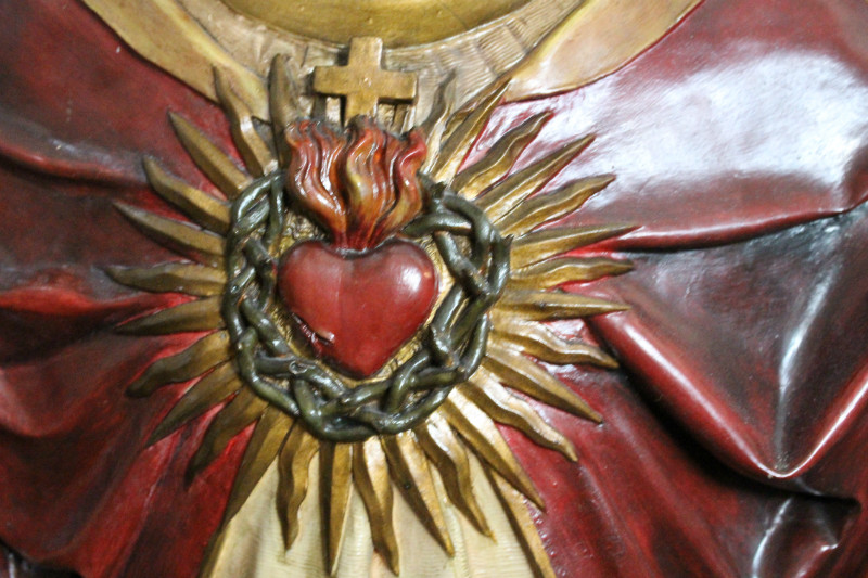 1 Gothic - style Sacred Heart Statue