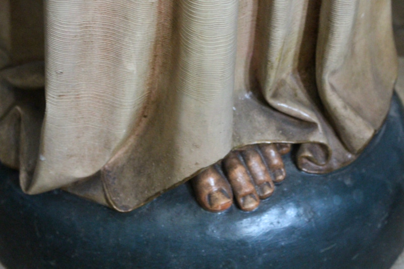 1 Gothic - style Sacred Heart Statue