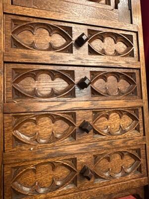 Small - Credens Cabinet style Gothic - Style en Oak wood, Belgium  19 th century ( Anno 1875 )