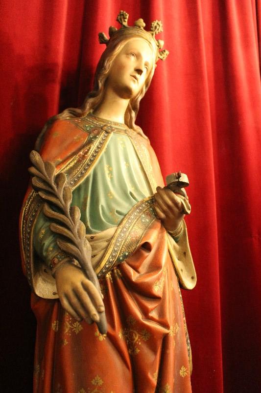 1 Gothic - style St. Appolonia Statue