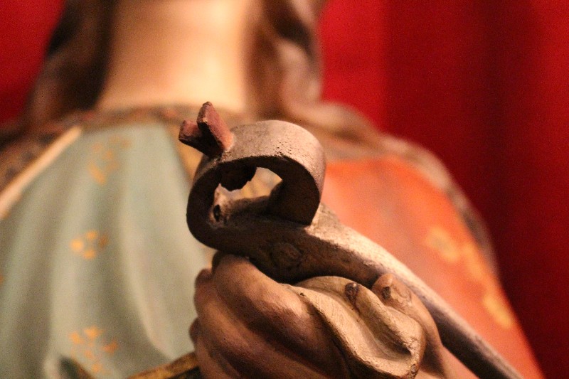 1 Gothic - style St. Appolonia Statue