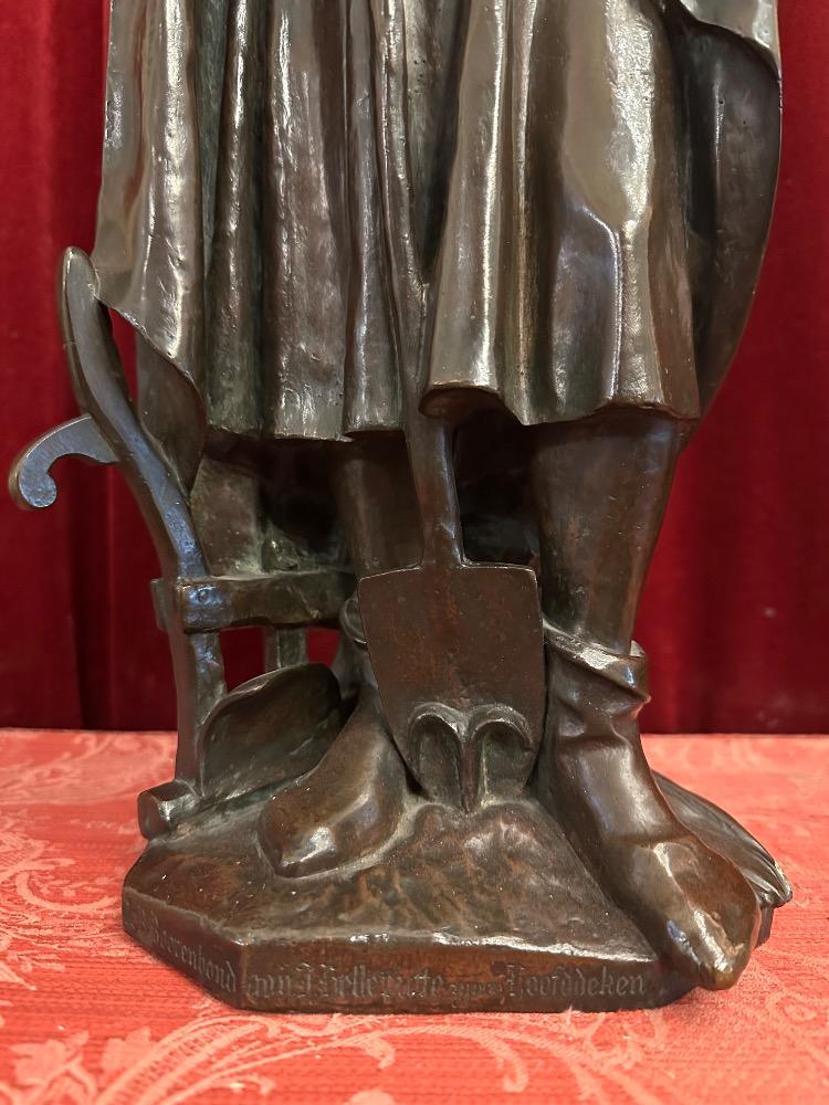 1 Gothic - Style St. Isidore Statue With The Dedication: 'De B. Boerenbond Aan J. Helleputte Zijnen Hoofddeken Den 29 April 1906'.