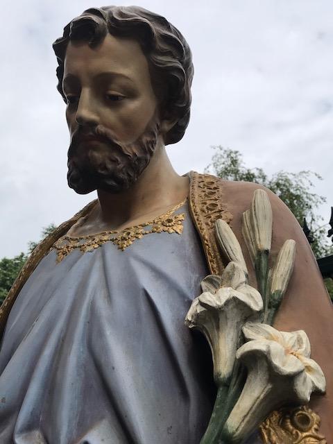 1 Gothic - style St. Joseph Statue With Child