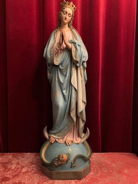 1 Gothic - style St. Mary Statue