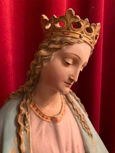 1 Gothic - style St. Mary Statue