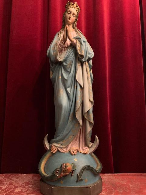 1 Gothic - style St. Mary Statue