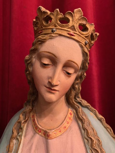 1 Gothic - style St. Mary Statue