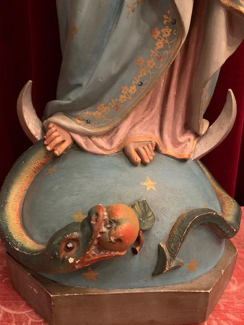 1 Gothic - style St. Mary Statue