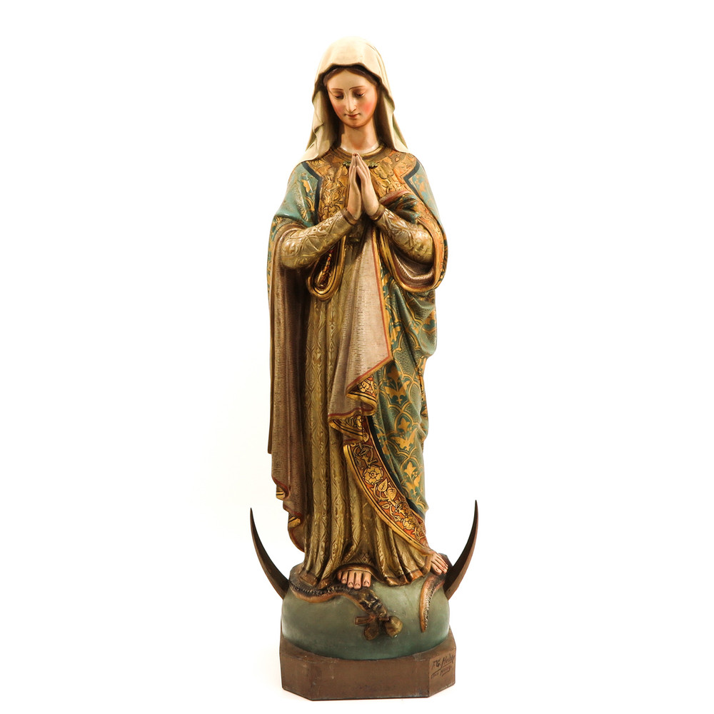 1 Gothic - style St. Mary Statue